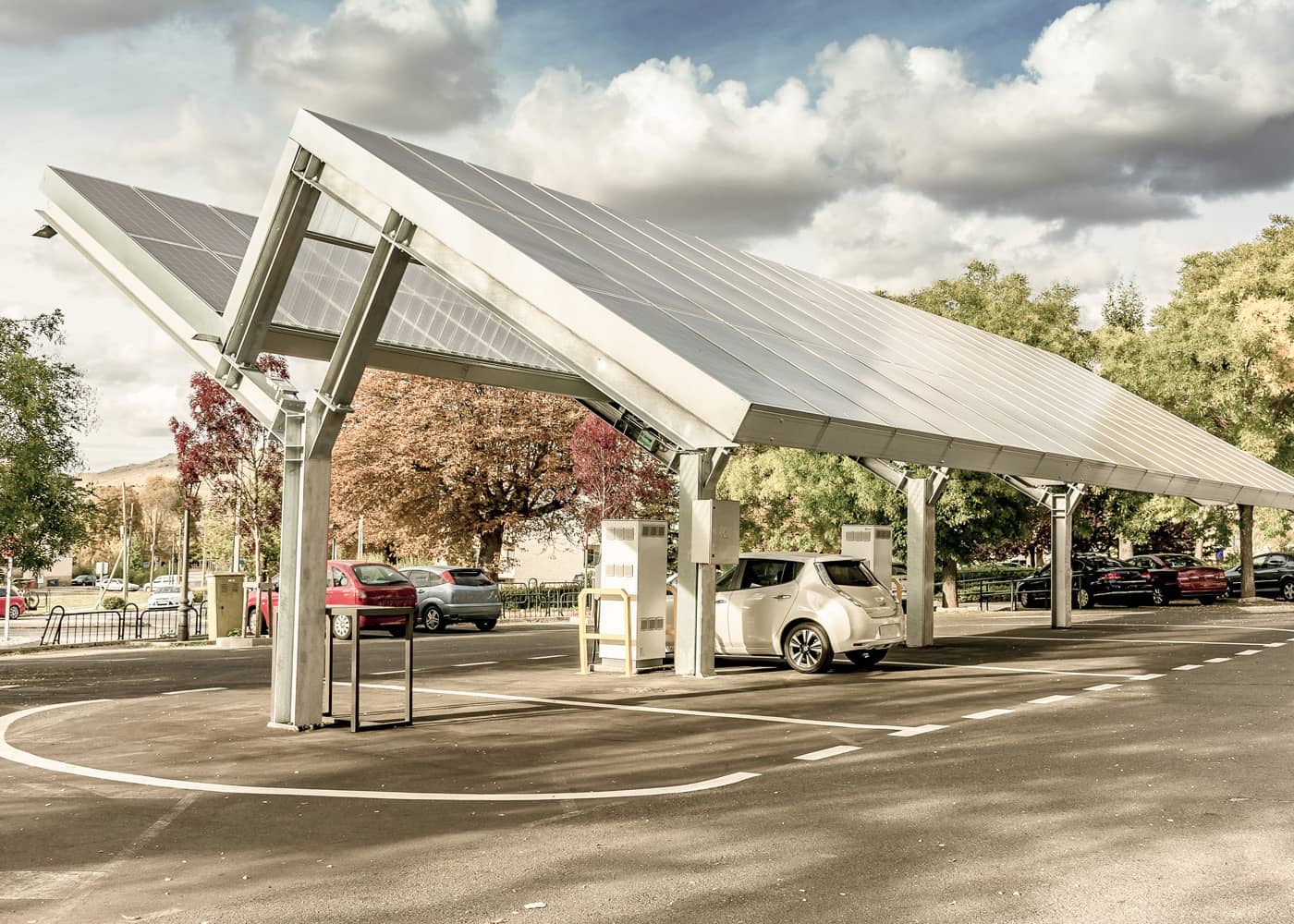 bornes de recharge panneaux solaires photovoltaïques